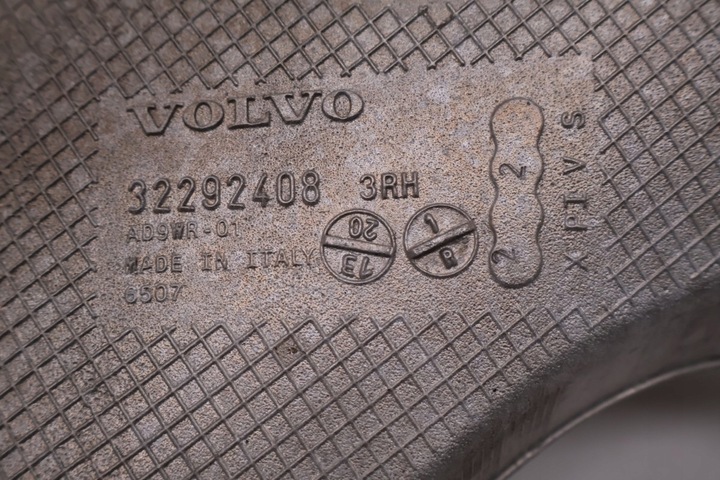 фото №6, Volvo v60 ii 2.0 t6 plug in гибрид рычаг правые зад 32292408