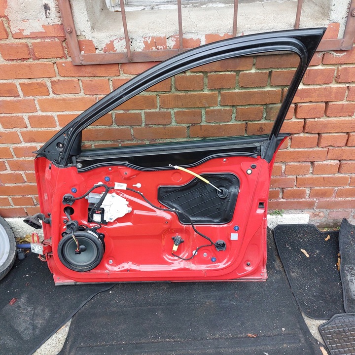 фото №7, Audi a3 8p 5d дверь правые передние код краски lz3m