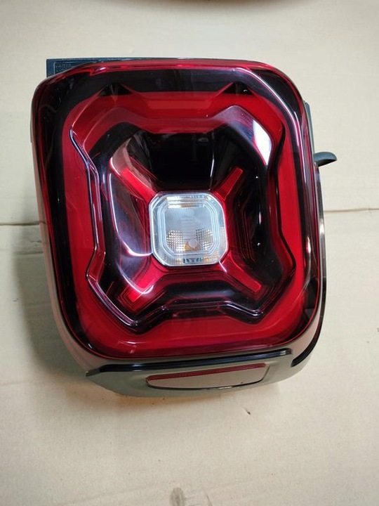 фото №1, Jeep renegade рестайлинг 18- led правая задняя лампа eu идеальное состояние