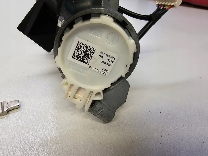 фото №13, Корпус замок зажигания + вкладка блокировка руль vag 1k0905851b b17963