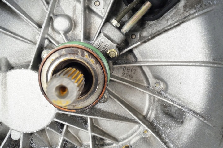 фото №2, Ford mondeo mk3 коробка передач коробки передач 2.5 v6 1s7r-7002-fd 1s7r-7201-ae