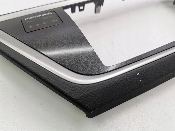 фото №7, Toyota auris e180 2015 консоль середня / радіо / gps