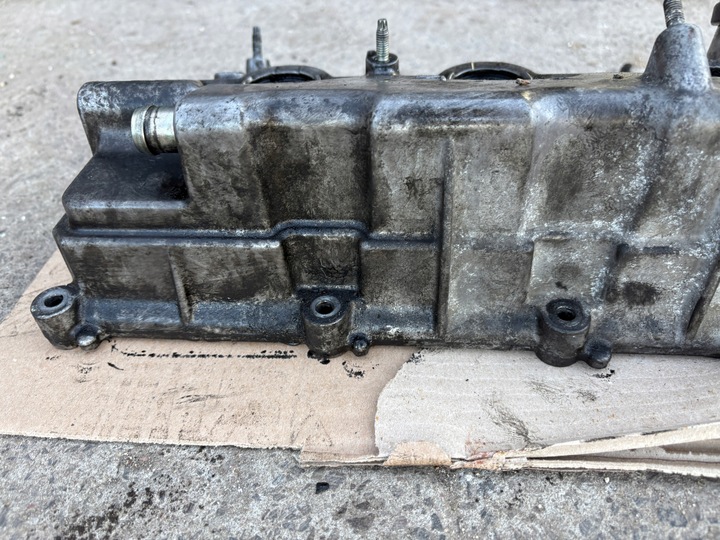 фото №4, Toyota corolla e12 avensis t25 кришка клапанів 2.0 d4d