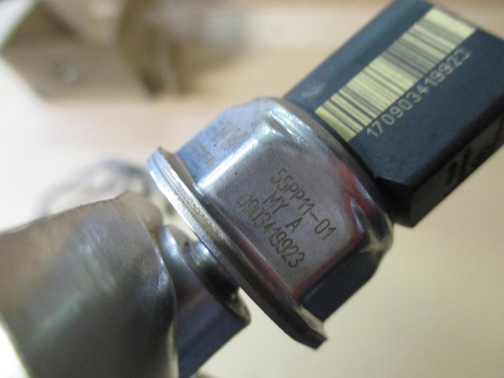 фото №8, Bmw f01 740 3.0i 08-15 планка вприскувальний пального