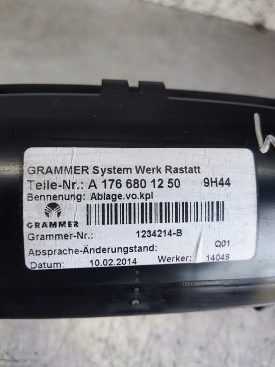 фото №7, Mercedes a класс w176 пепельница туннеля среднего a1766801250