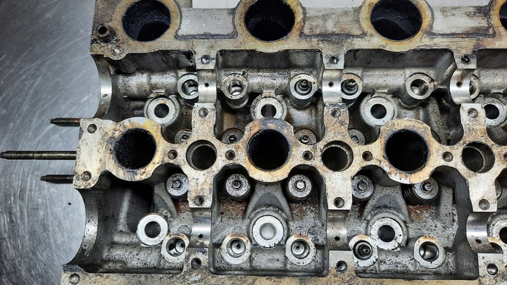 фото №10, Головка двигуна 9641752610 v45 volvo ford citroen peugeot 2.0 hdi 16v