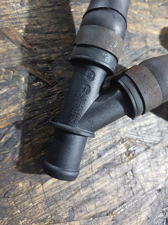 фото №7, Штуцер шланг системы охлаждение seat leon iii 1.2 tsi cyv 5q0122051bd