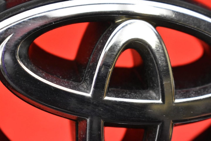 фото №10, Решётка решётка чёрная 53111-42070 toyota rav 4 2 ii 00-03