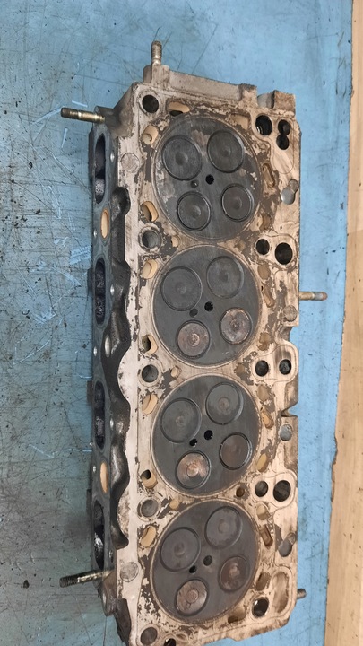фото №1, Головка двигуна rf3f 2-1 mazda 323 626 2.0 ditd