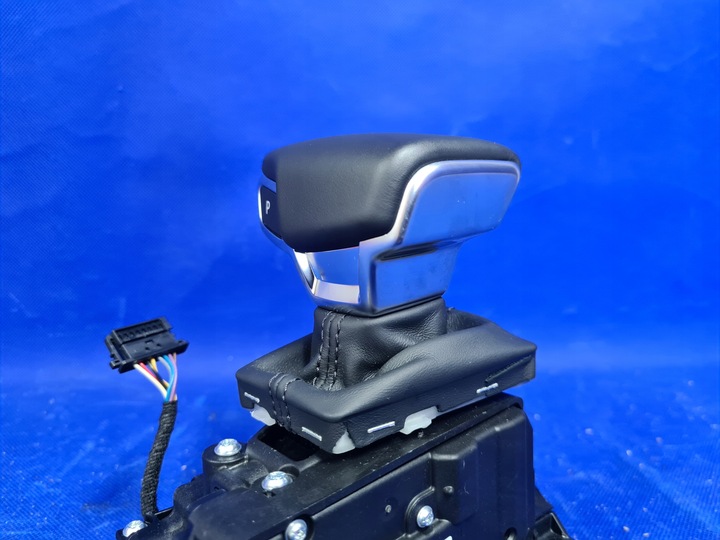 фото №11, Audi a4 b9 a5 выборщик домкрат изменения коробки передач комплектный чехол 8w1713041e