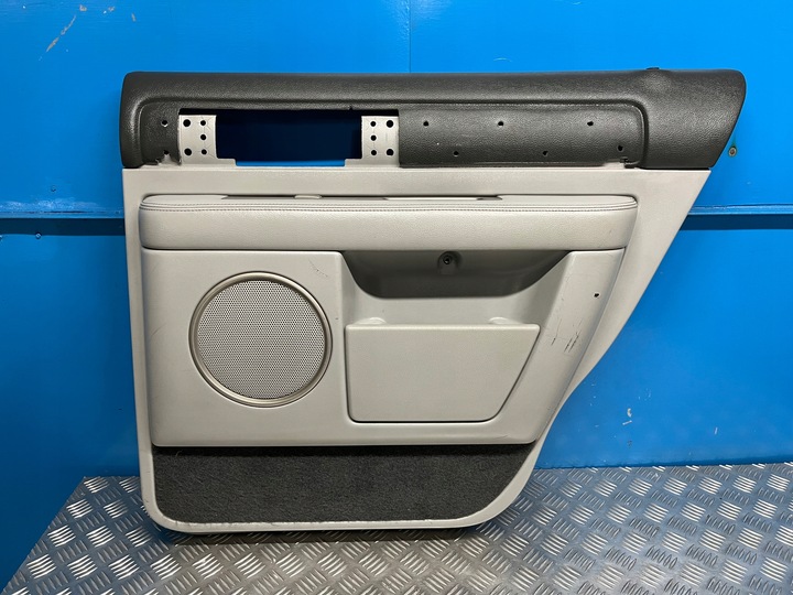 фото №1, Navigator ii 03- боковина обивка дверь правый зад