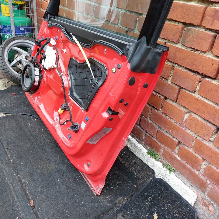 фото №8, Audi a3 8p 5d дверь правые передние код краски lz3m