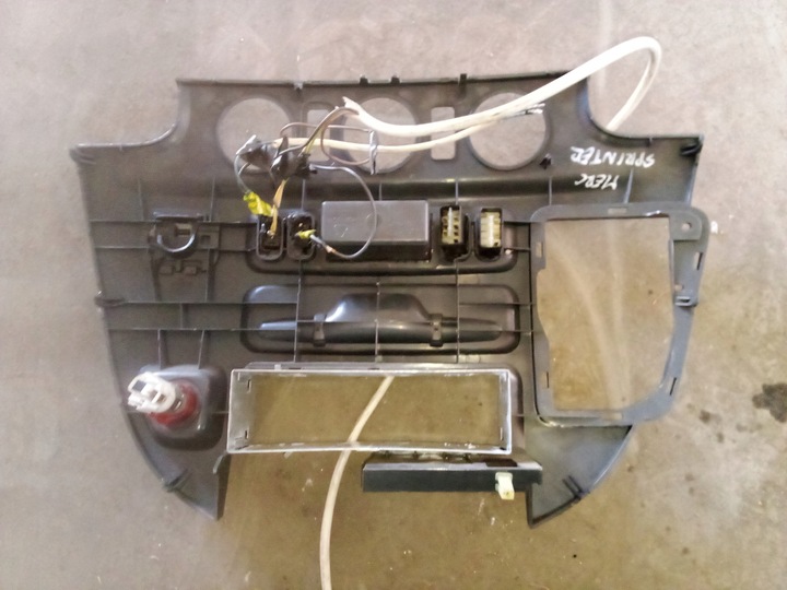 фото №9, Mercedes sprinter рамка консоли бардачок a9016801807 a9016893208 a9016890791