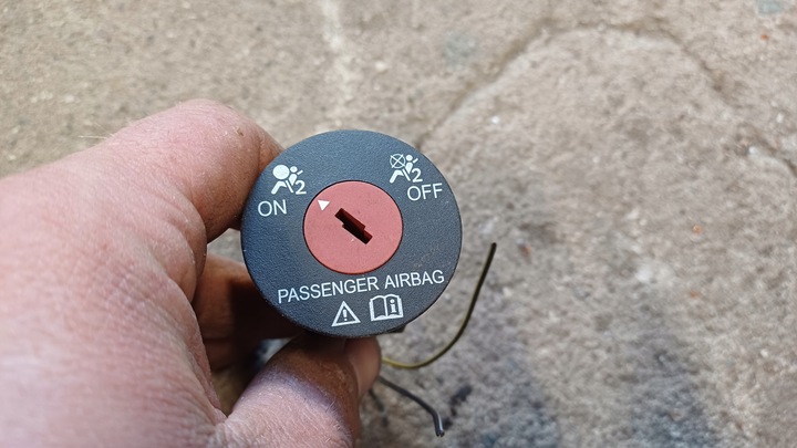 фото №1, Suzuki swift mk7 перемикач air bag 38970-52k00