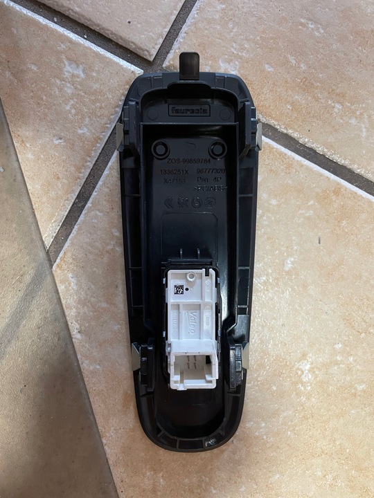 фото №6, Peugeot 308 t9 переключатель открывания стекло дверь