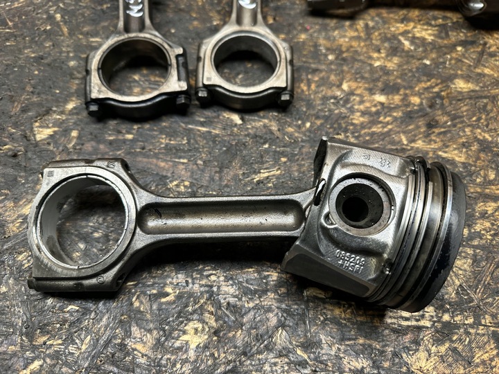 фото №1, Поршень + шатун master iii 2.3 dci m9t 085209 1295+