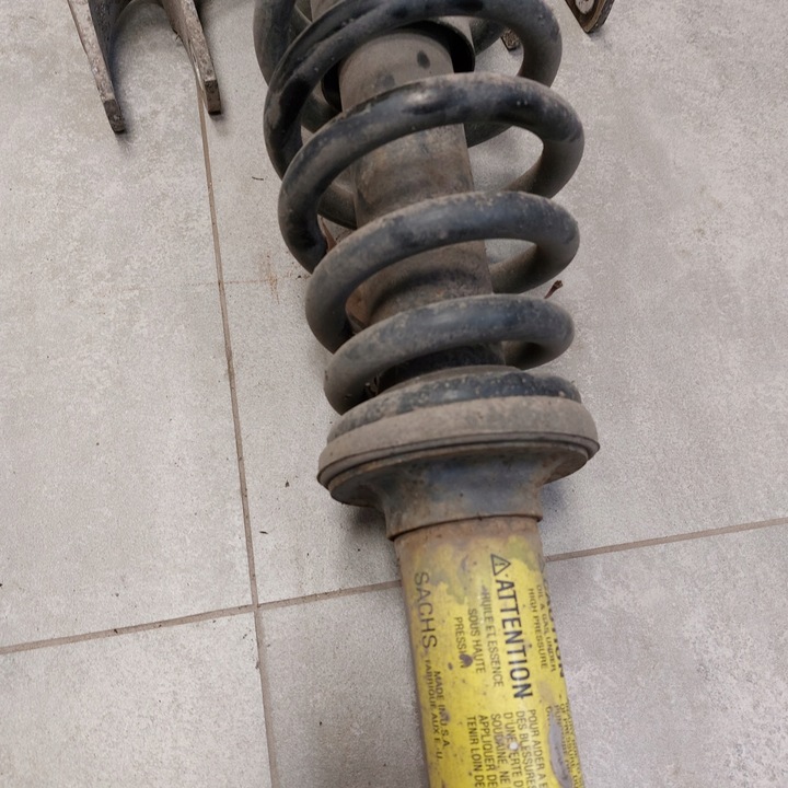 фото №10, Cadillac sts 3,6 амортизатор пружина правые перед