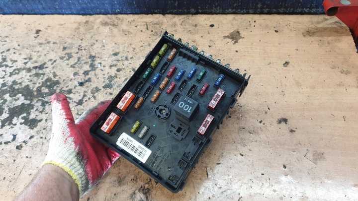 фото №1, Vw passat b6 коробка предохранителей
