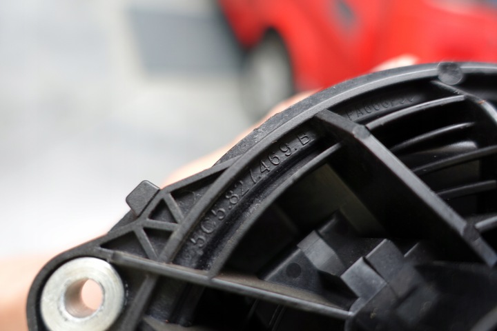 фото №4, Vw beetle 5c ручка емблема кришки багажника golf vi passat b7 cc