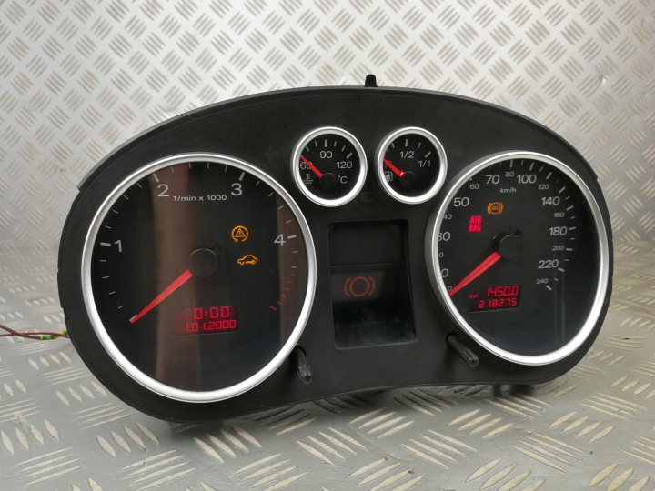 фото №8, 8z0920900m спидометр приборы дисплей półfis audi a2 1,4 tdi европа