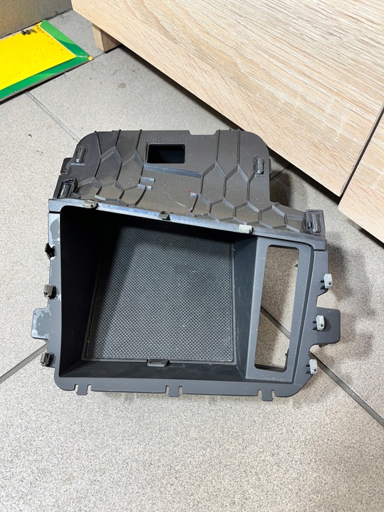 фото №1, 72 audi q3 83a полка консоли 83b857925b