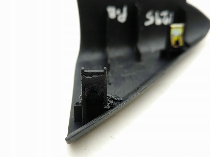 фото №11, Maserati quattroporte 2005 uszczelka/przesłona стёкла передний 67203200