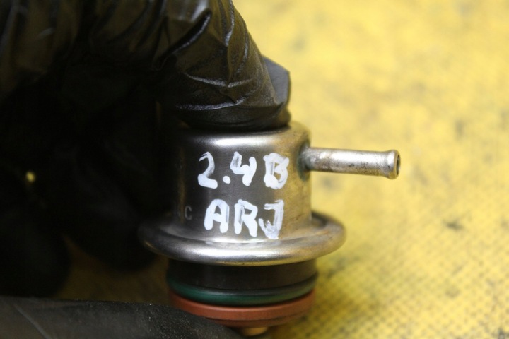 фото №8, Регулятор давления топлива a6 c5 2.4 b 078133534c