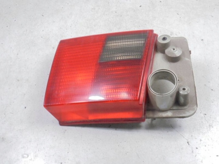 фото №7, Audi a6 c4 лампа зад правая з крышки универсал