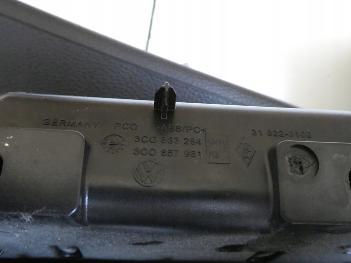 фото №9, Подлокотник туннель средний vw passat b6 08r.