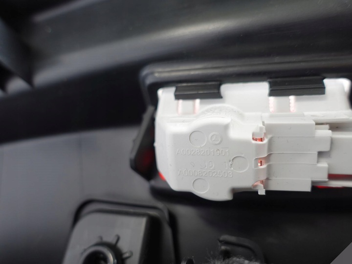 фото №8, Mercedes glc x253 c253 оббивка боковина права зад