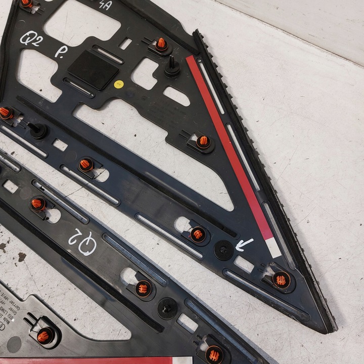 фото №5, Audi q2 шильдик решітка монтажна решітка стійка заднього ліва права