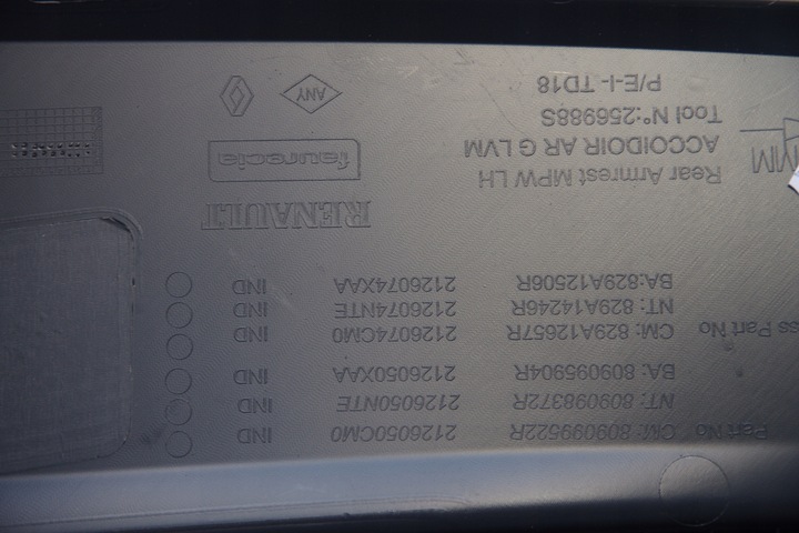 фото №9, Оббивка боковина двері dacia duster ii 18