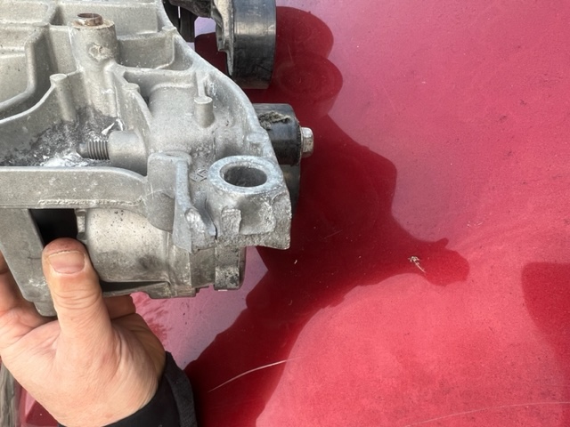 фото №5, Лапи генератора peugeot 2.0 синий hdi 9804333180