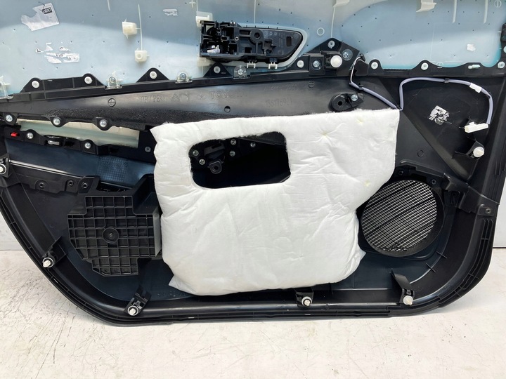 фото №11, Corolla e21 боковина обивка дверь передних правые перед кожа led