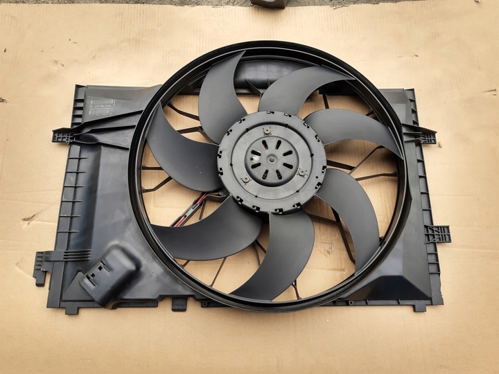 фото №1, Mercedes c w203 clk w209 рестайлінг вентилятор 400 wat a2035001593