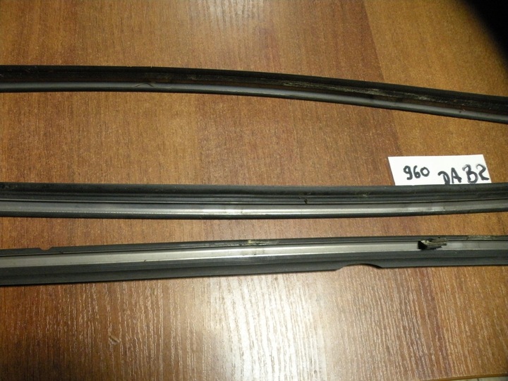 фото №10, Volvo 960 s90 v90 94-98 рамка планка стёкла лобовой