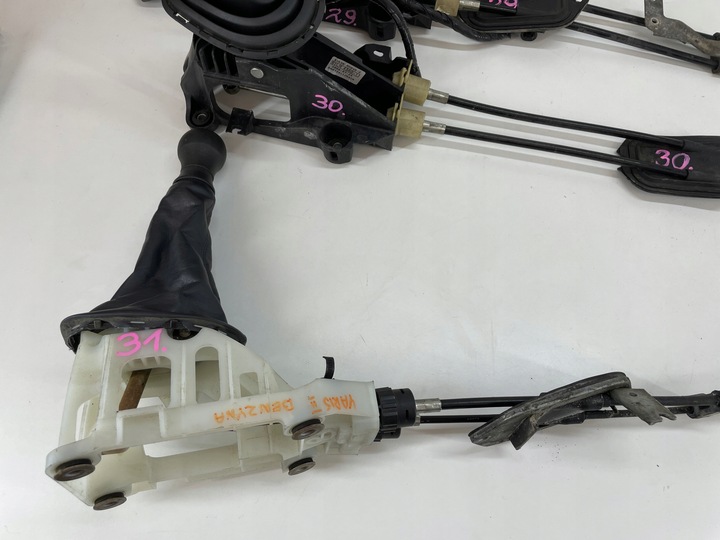 фото №12, Тросы изменения коробки передач wybierka yaris ii бензин