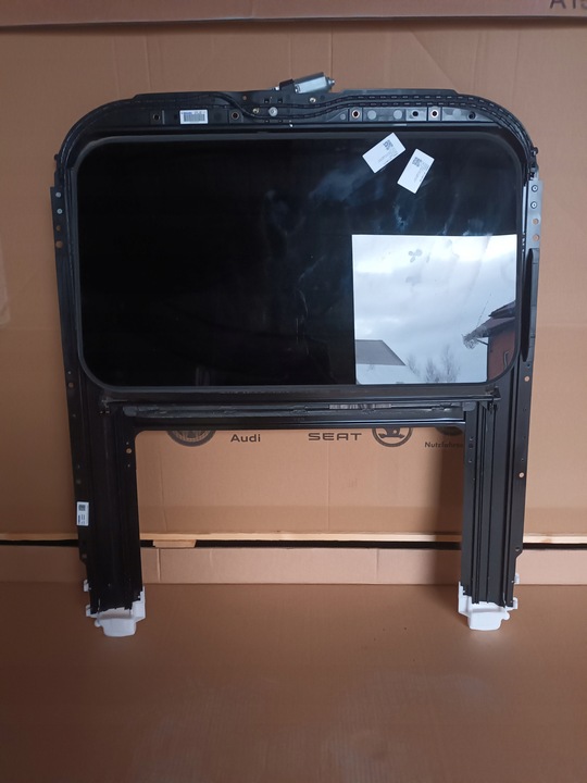 фото №11, Audi a6 sedan c7 4g рестайлинг люк 4g5877041g бежевая чёрная накладка 28km