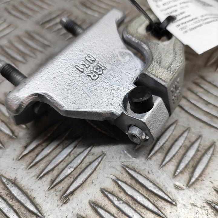 фото №6, Mercedes-benz eqb 2022 права сторона петля верхній двері задніх