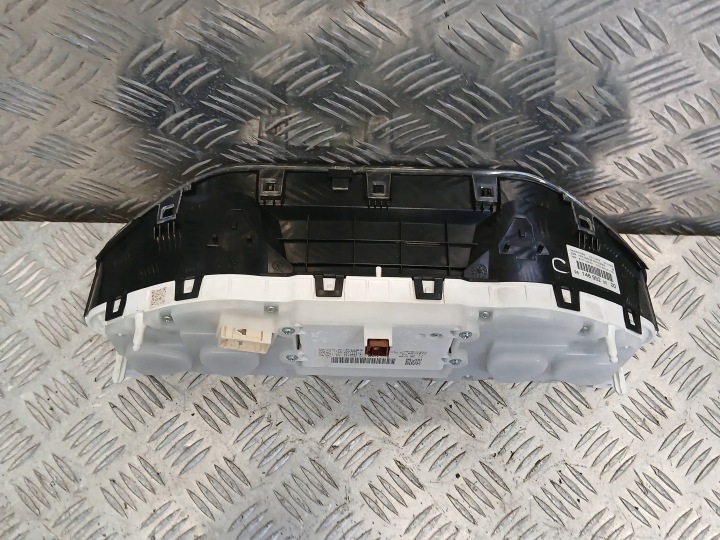 фото №6, Peugeot 2008 панель приборов 1.2 9814699280