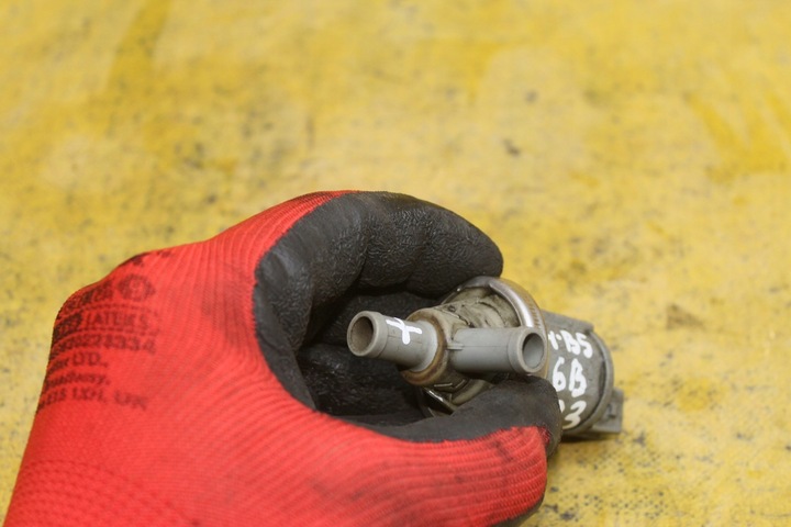 фото №5, Клапан вакуум a4 b5 070133517e