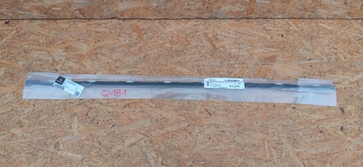 фото №1, Mercedes w204 планка нижняя дверь правые перед