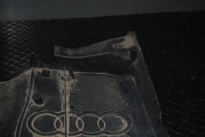 фото №13, Audi a6 c5 крышка двигателя защита 058103724j