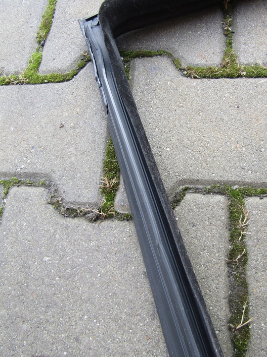 фото №15, 8 mercedes clk w208 права передня гумова прокладка кузовна двері