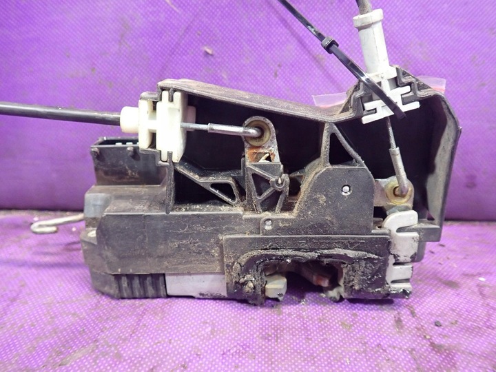 фото №4, Opel corsa c 00-03 замок перед левый 24434884 8 pin