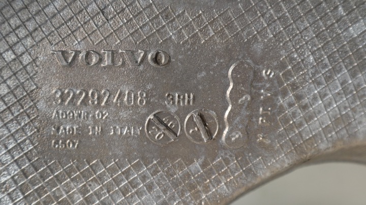 фото №8, Volvo v60 ii 2.0 t6 plug in гибрид рычаг правые зад 32292408