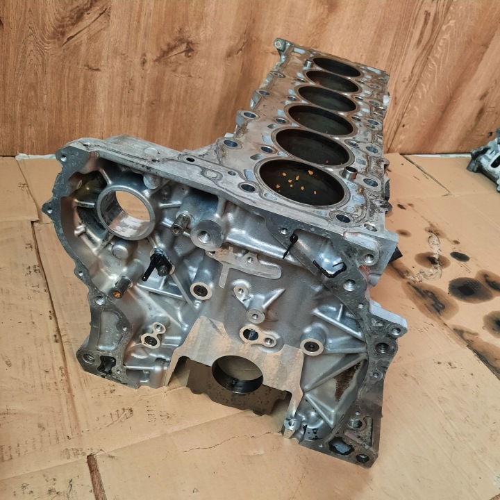 фото №9, Bmw f10 n57 3.0d блок двигателя 7799978