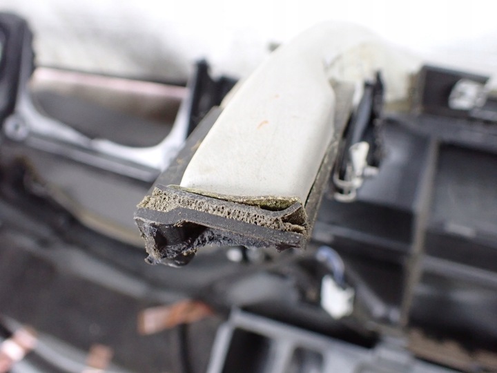 фото №14, Панель раздаточная капот bang&olufsen audi s8 d3 5.2 4e1819214