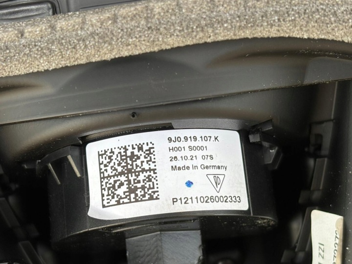 фото №6, Porsche taycan 4s панель приладів капот панель консолі 9j1858189c 9j0919107k