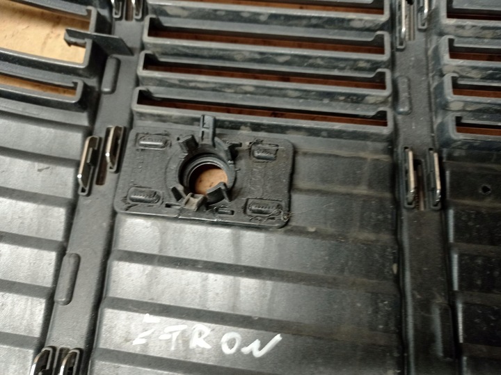 фото №10, Решётка радиатора решётка audi e-tron 4ke853651